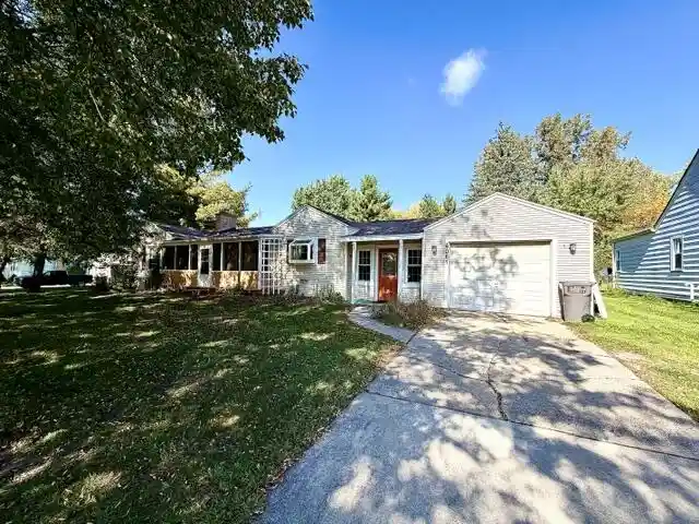 Photo 1 of Single family home for sale at 4061 Leonard St Nw, Grand Rapids, MI 49534 | MLS# 65026054372 | Listing updated on 2026-10-14
