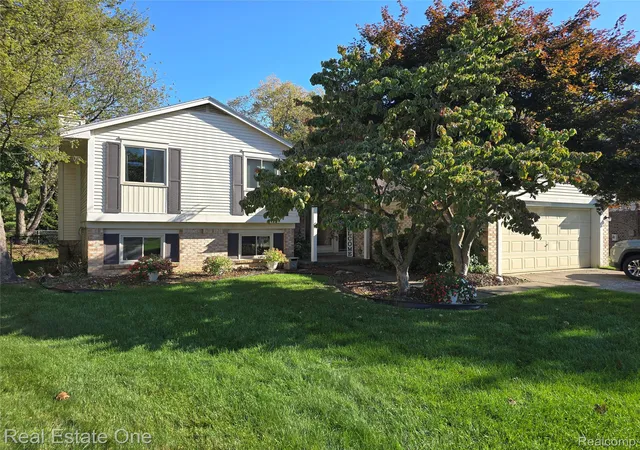 Photo 1 of Sale Pending at 5506 Fox Chase Ln, Clarkston, MI 48346 | MLS# 20261082826 | Listing updated on 2026-10-28