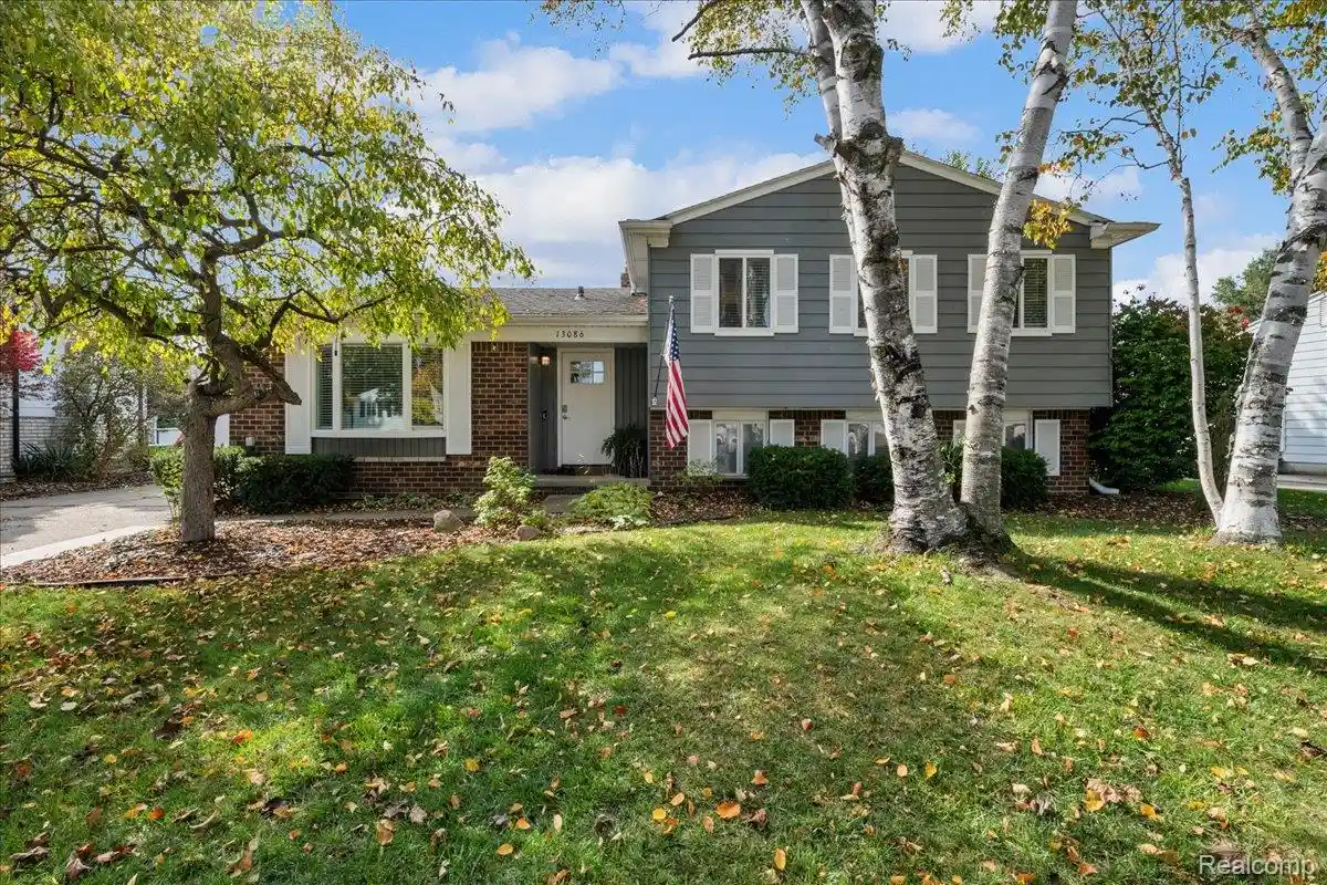 Photo 1 of Single family home for sale at 13086 Stratford Dr, Sterling Heights, MI 48313 | MLS# 20261082879 | Listing updated on 2026-10-18
