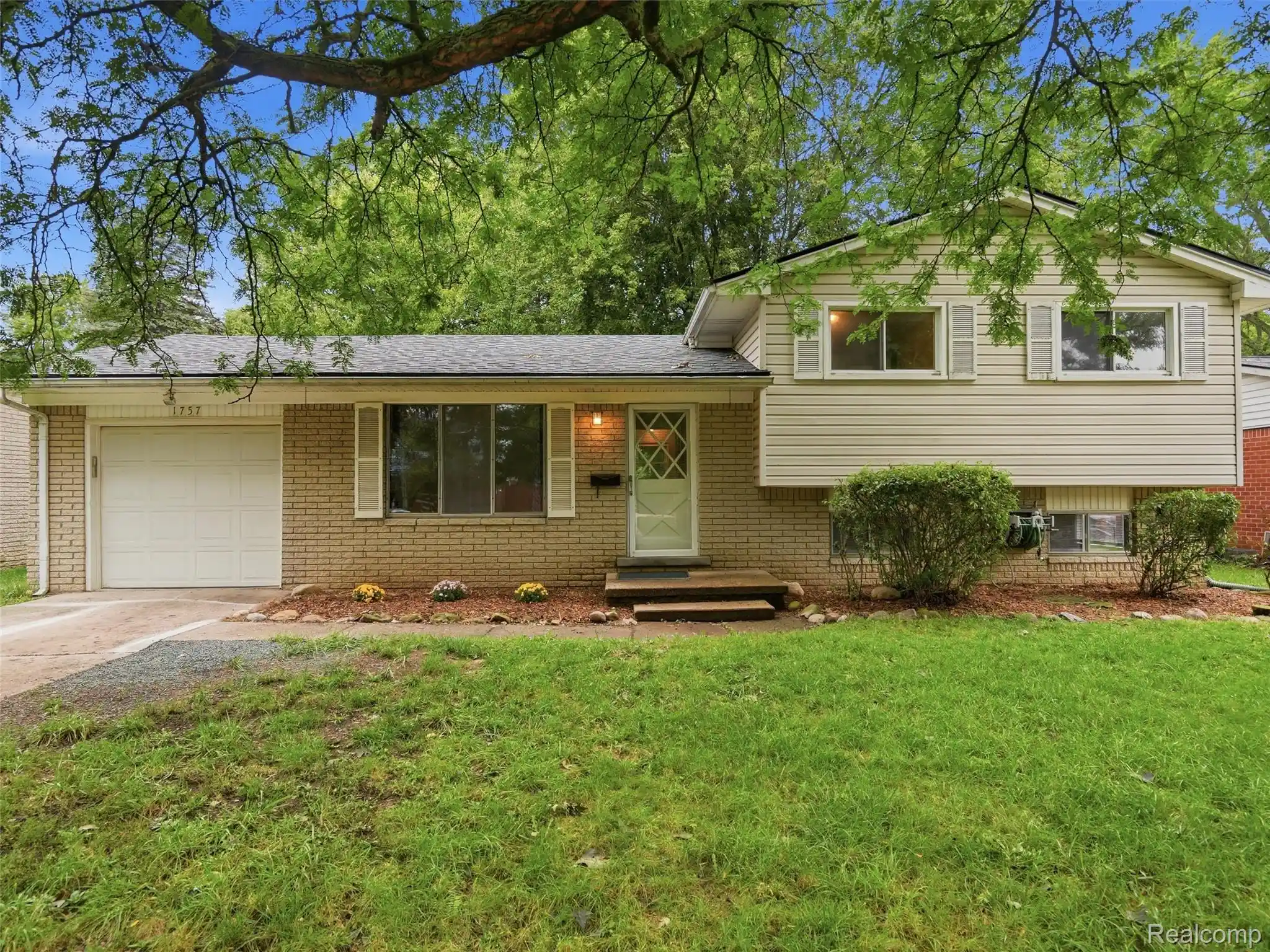Photo 1 of Single family home for sale at 1757 Dover Ct, Ypsilanti, MI 48198 | MLS# 20261082900 | Listing updated on 2026-10-23