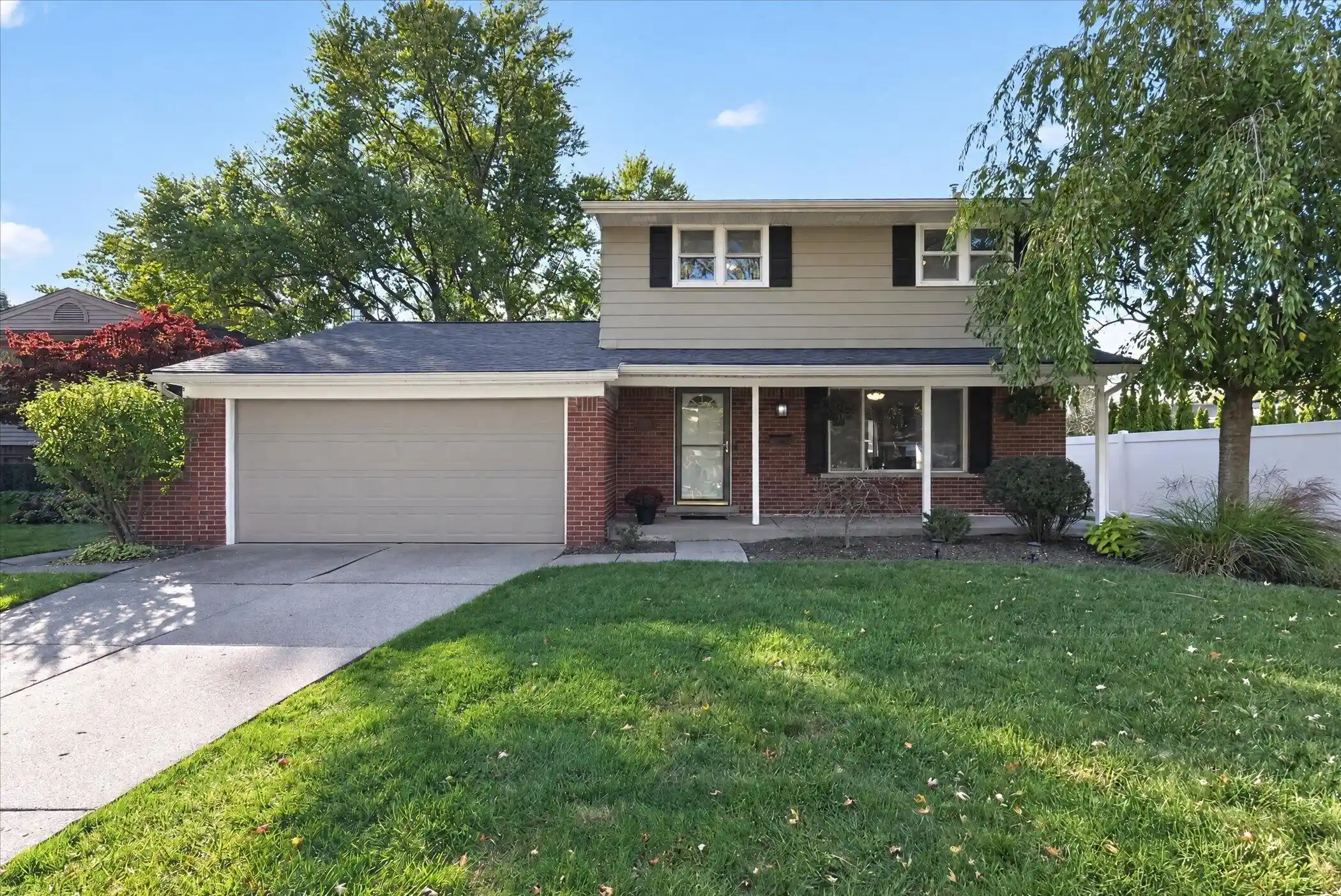 Photo 1 of Single family home for sale at 15679 Sussex St, Livonia, MI 48154 | MLS# 81026054442 | Listing updated on 2026-10-18