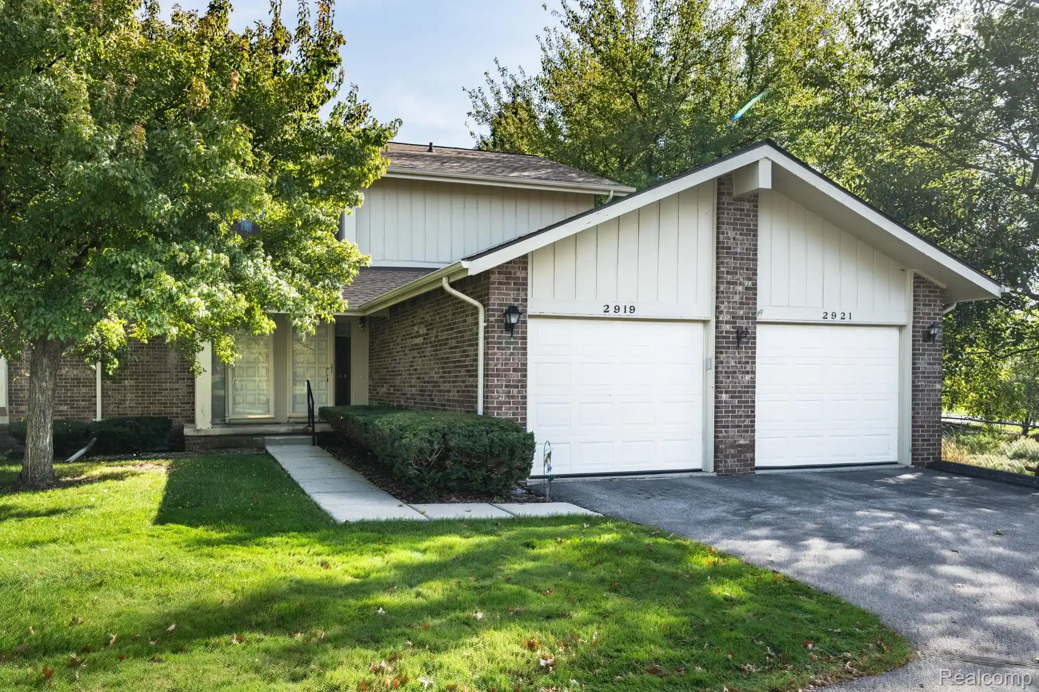 Condo for sale at 2921 Country Clb Dr, Rochester Hills, MI 48309 | MLS# 20261082905