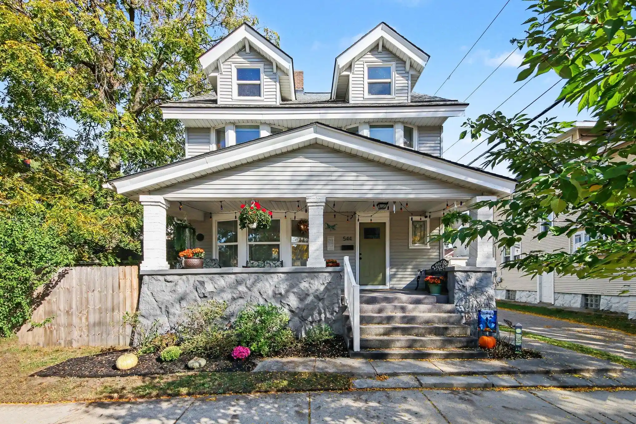 Photo 1 of Sale Pending at 544 Giddings Ave Se, Grand Rapids, MI 49506 | MLS# 65026054447 | Listing updated on 2026-10-15