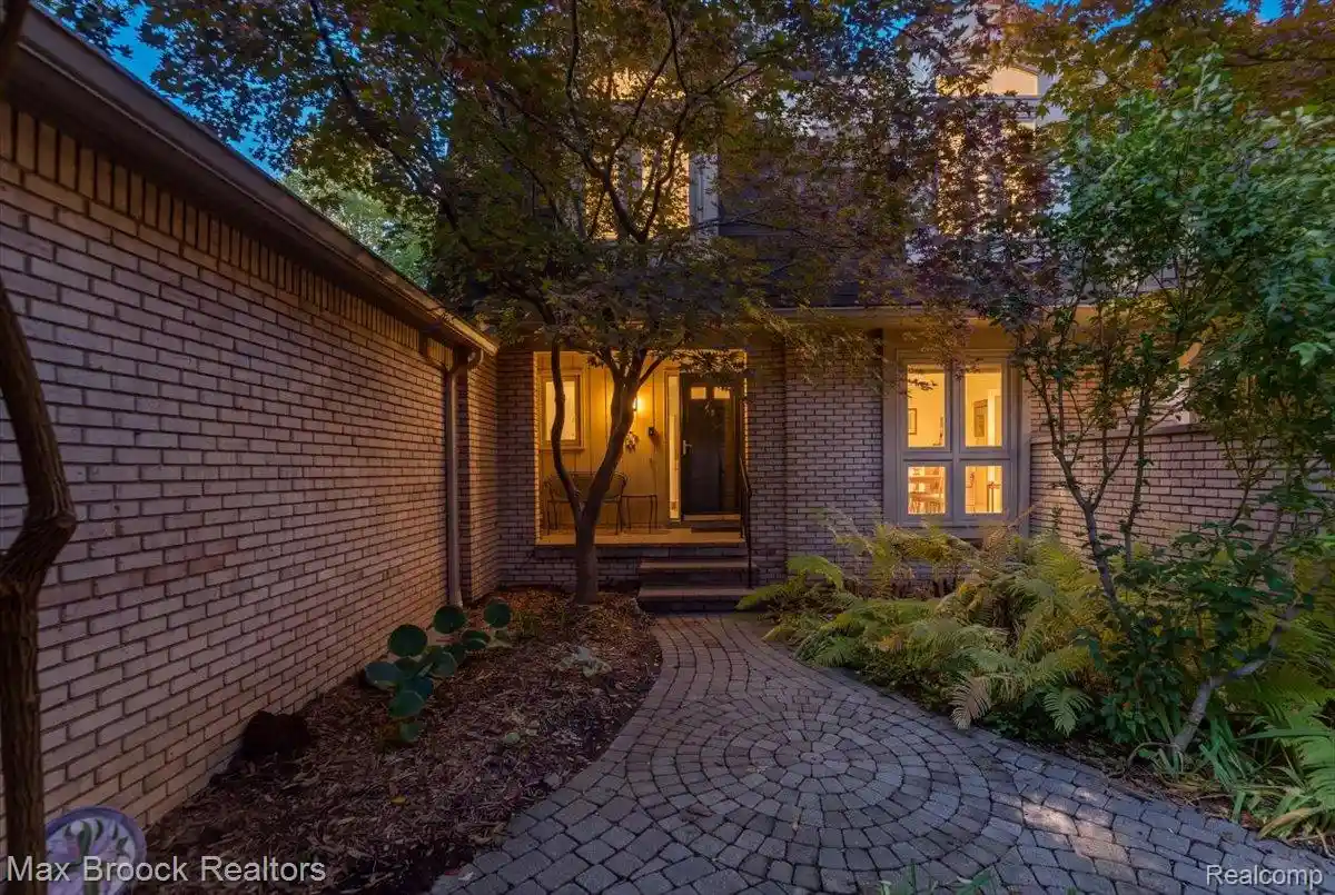 Photo 1 of Condo for sale at 1168 Glenpointe Ct, Bloomfield Hills, MI 48304 | MLS# 20261082952 | Listing updated on 2026-10-18