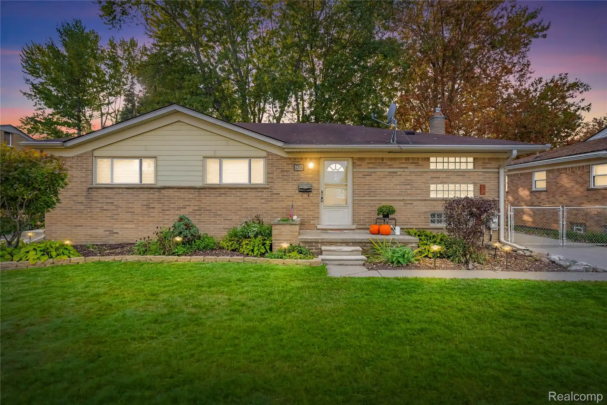 Photo 1 of Single family home for sale at 14371 Sunbury St, Livonia, MI 48154 | MLS# 20261082954 | Listing updated on 2026-10-17