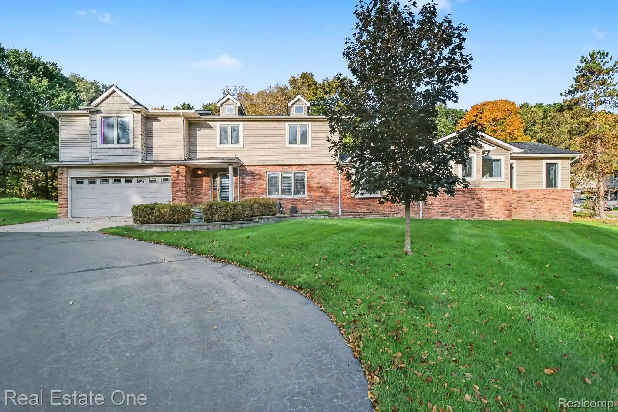 Photo 1 of Single family home for sale at 9243 Sherwood Dr, Davisburg, MI 48350 | MLS# 20261082973 | Listing updated on 2026-10-14