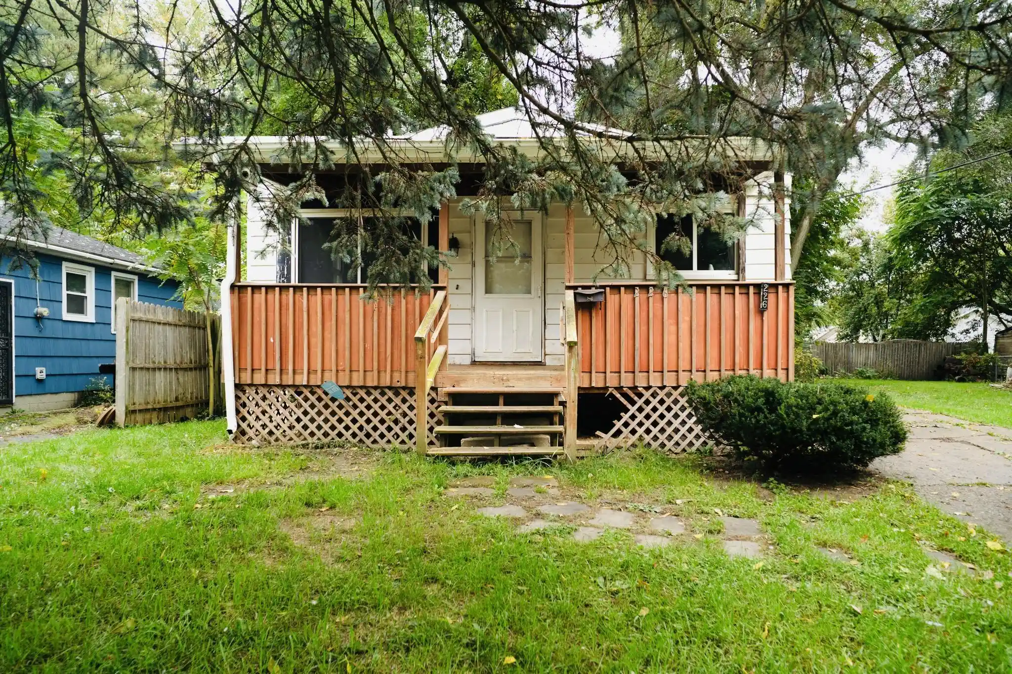 Photo 1 of Sale Pending at 226 E Lakeview Rd, Flint, MI 48503 | MLS# 5050224719 | Listing updated on 2026-10-29