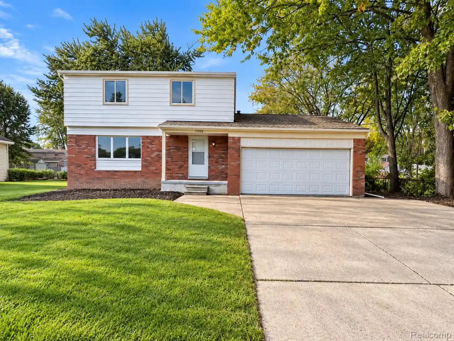 Photo 1 of Single family home for sale at 27830 Riviera St, Harrison Township, MI 48045 | MLS# 20261083037 | Listing updated on 2026-10-28