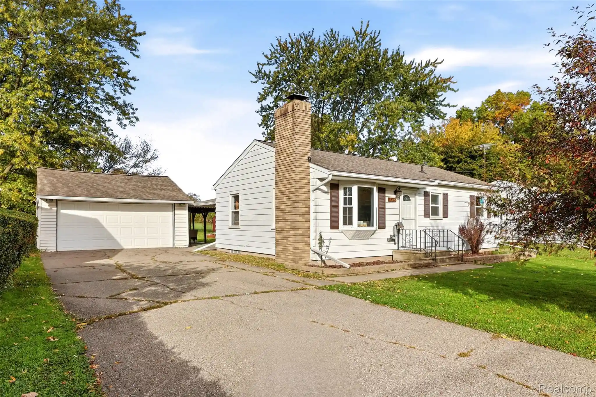 Photo 1 of Sale Pending at 2462 Utley Rd, Flint, MI 48532 | MLS# 20261083053 | Listing updated on 2026-10-30