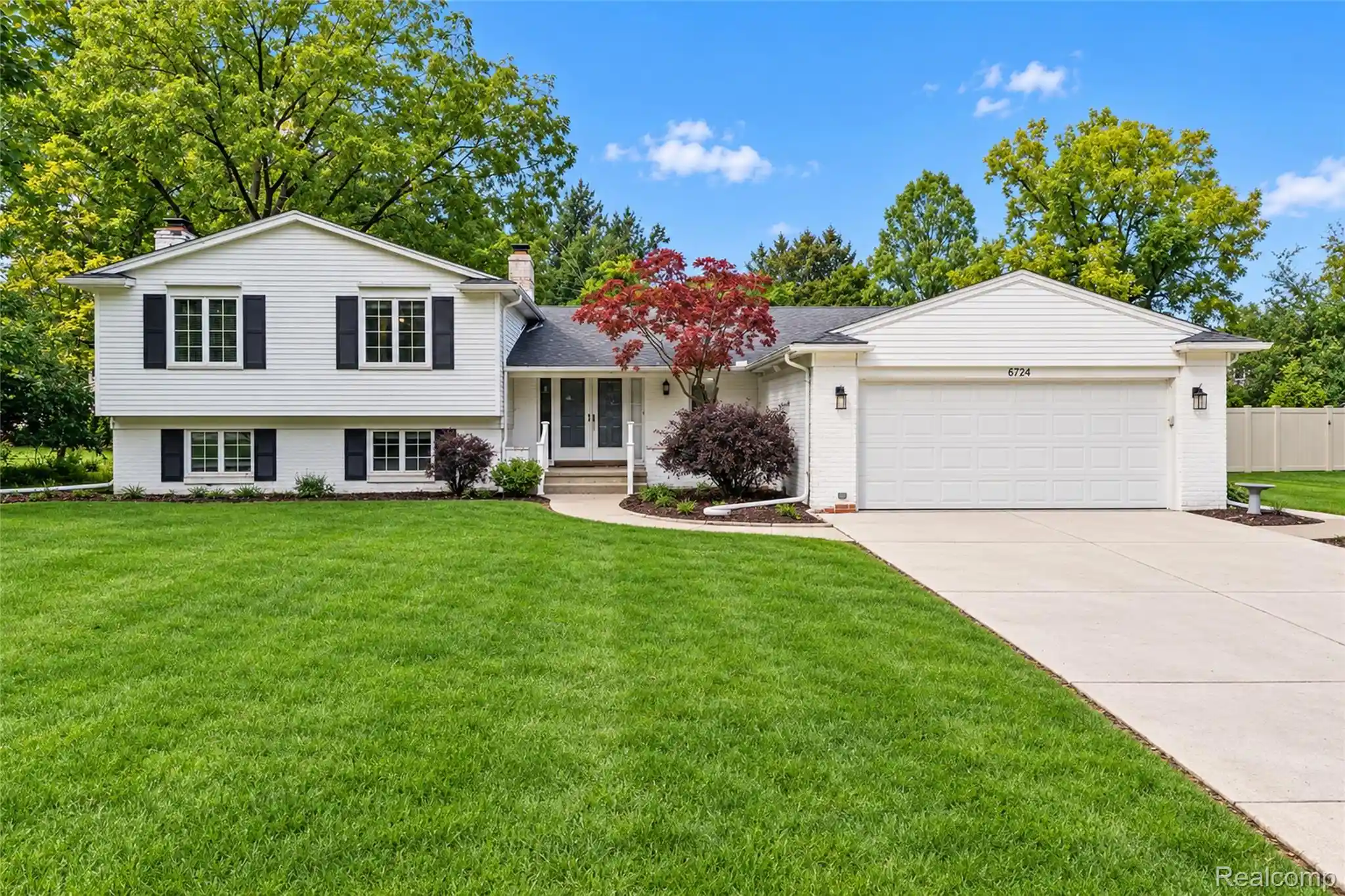 Photo 1 of Single family home for sale at 6724 Post Oak Dr, West Bloomfield, MI 48322 | MLS# 20261083106 | Listing updated on 2026-10-17