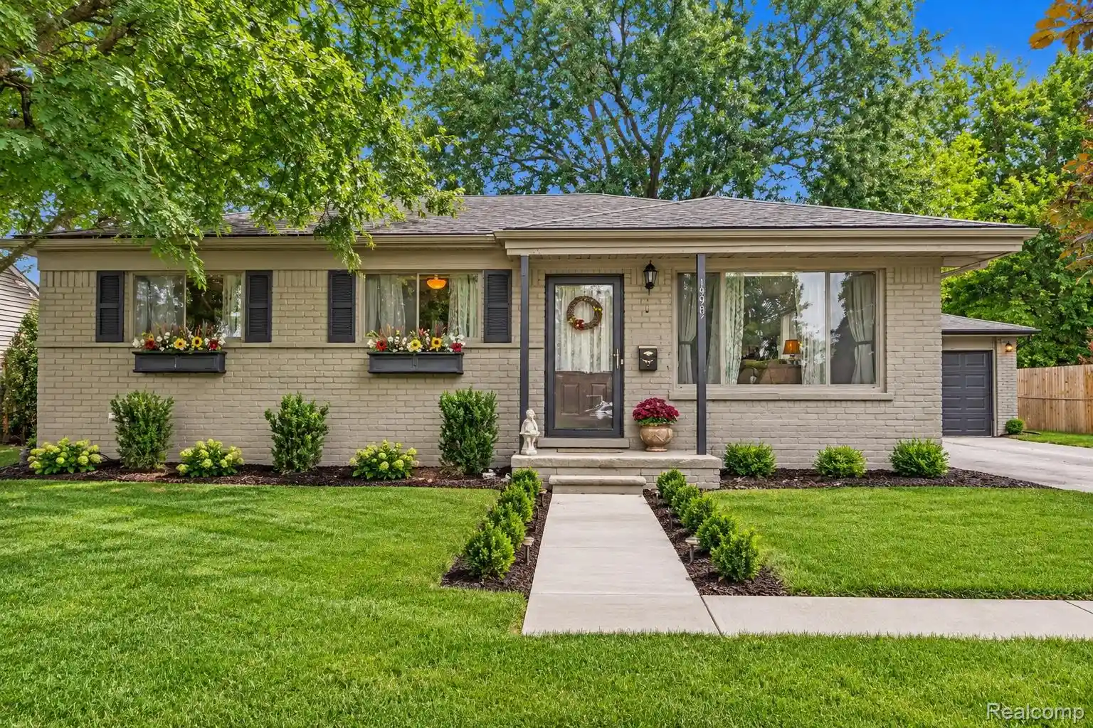 Photo 1 of Single family home for sale at 6063 Graper Dr, Waterford, MI 48329 | MLS# 20261083107 | Listing updated on 2026-10-14