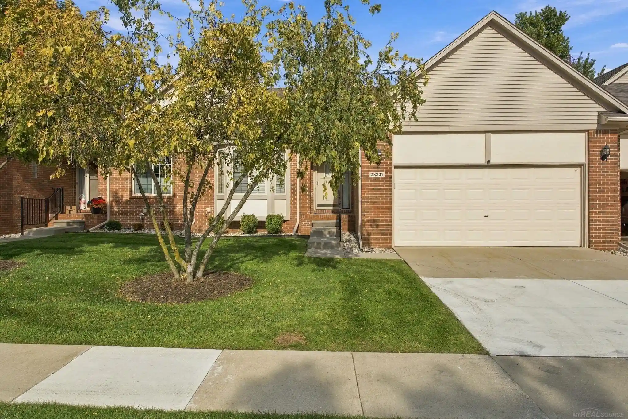 Photo 1 of Sale Pending at 28201 Cottonwood Ct, Chesterfield Township Macomb, MI 48047 | MLS# 58050224771 | Listing updated on 2026-10-22