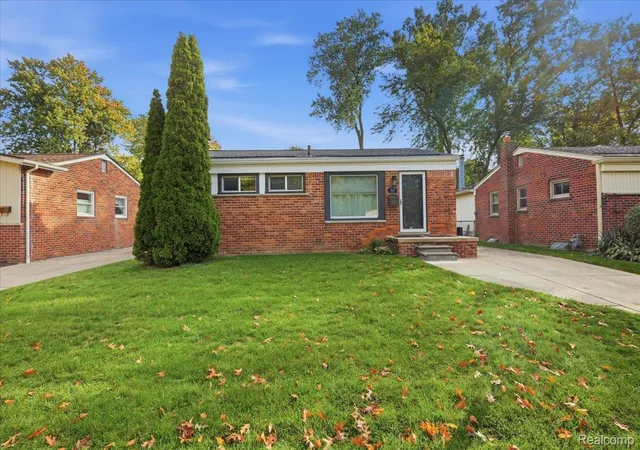 Photo 1 of Single family home for sale at 2932 Maplewood Ave, Royal Oak, MI 48073 | MLS# 20261083183 | Listing updated on 2026-10-31