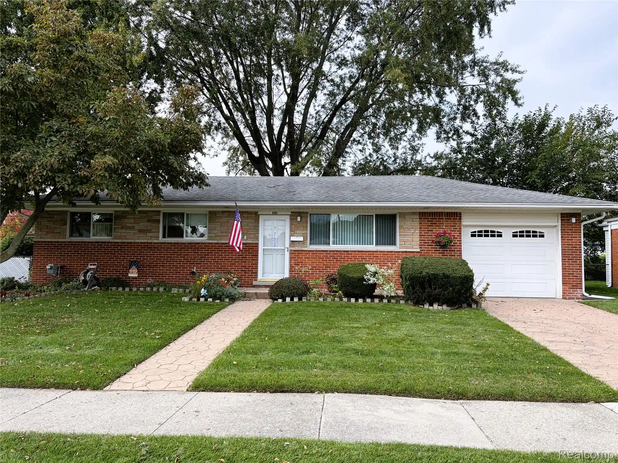 Photo 1 of Single family home for sale at 6901 Bison St, Westland, MI 48185 | MLS# 20261083184 | Listing updated on 2026-10-25