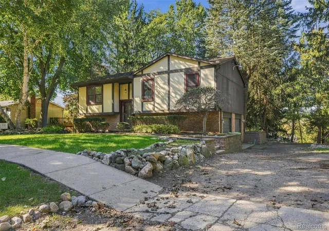 Photo 1 of Single family home for sale at 815 Union St, Milford, MI 48381 | MLS# 20261083189 | Listing updated on 2026-10-27