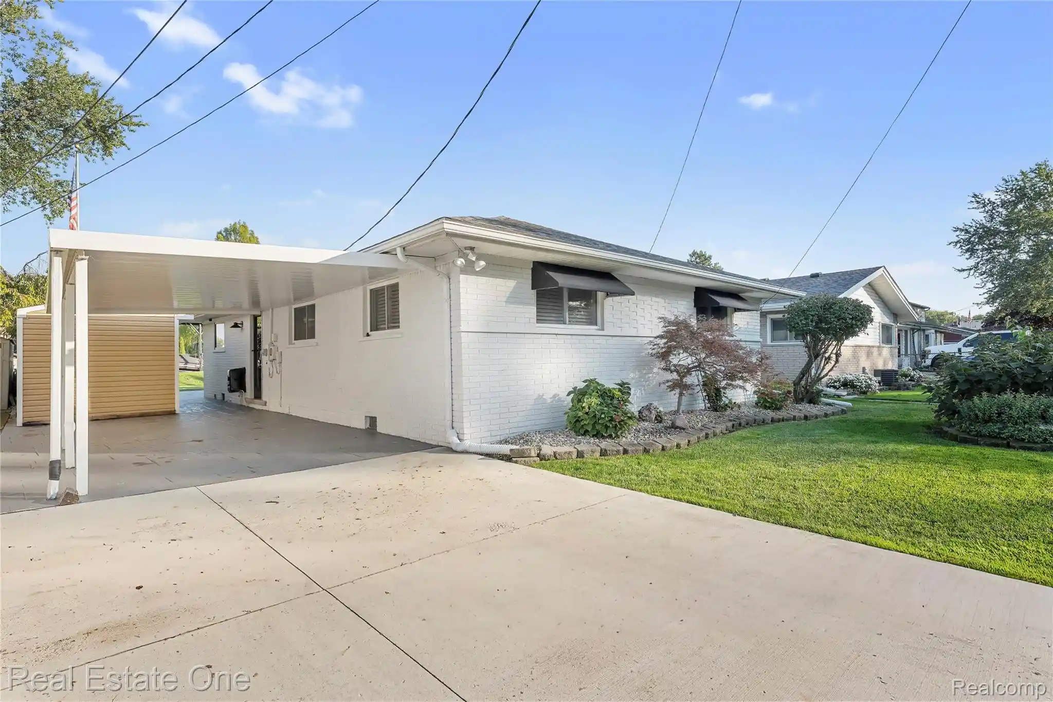 Photo 1 of Single family home for sale at 29355 S Gibraltar Rd, Gibraltar, MI 48173 | MLS# 20261083196 | Listing updated on 2026-10-19