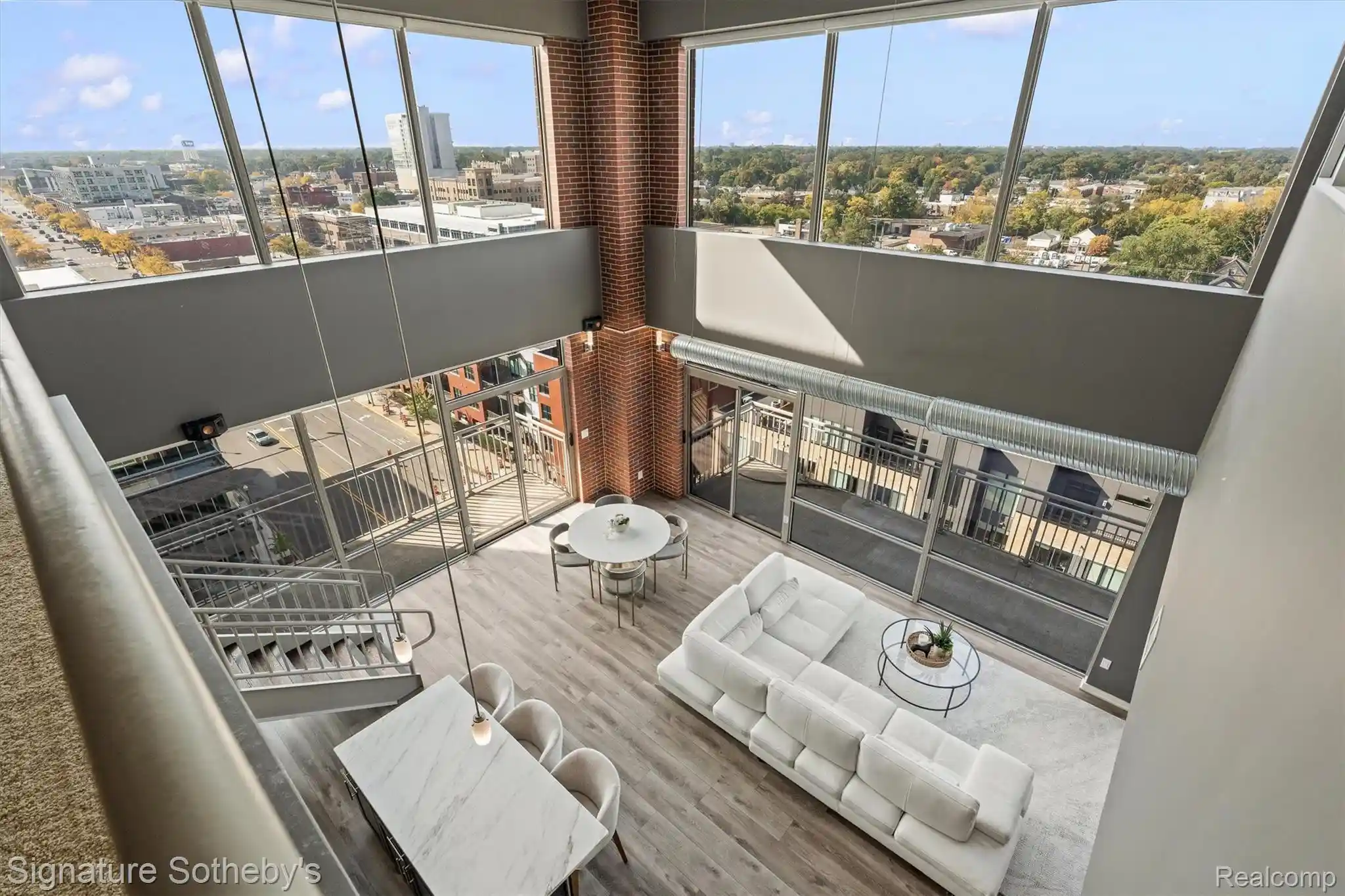 Listing Photo 1 - Condo for sale in 350 N Main St located at 350 N Main St, Royal Oak, MI 48067 - Unit #911
