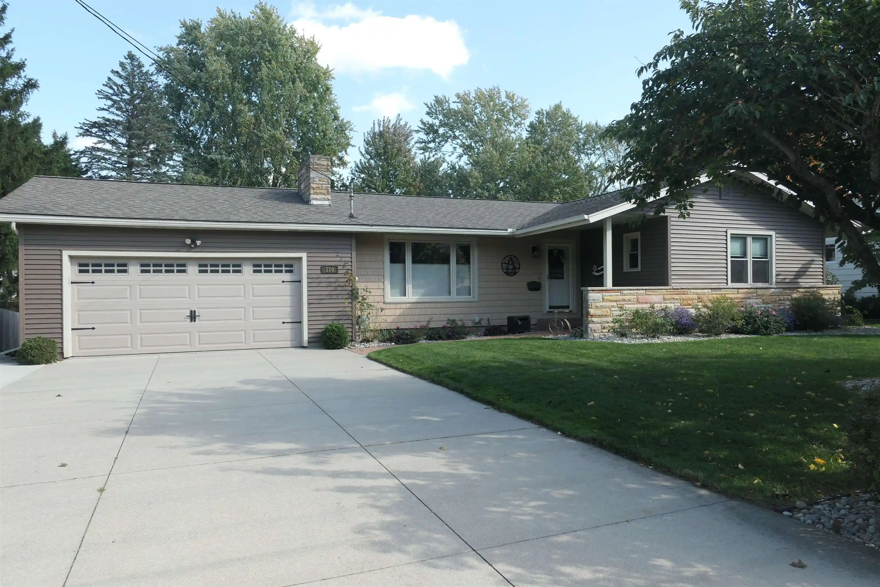 Photo 1 of Sale Pending at 210 Pineview Dr, Alma, MI 48801 | MLS# 79080074501 | Listing updated on 2026-10-26