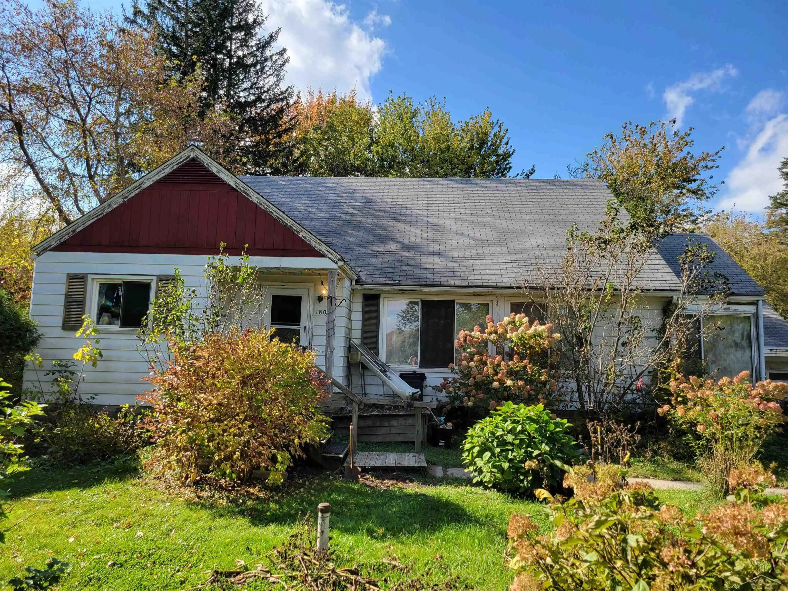 Photo 1 of Sale Pending at 1806 S Poseyville Rd, Midland, MI 48640 | MLS# 61050224788 | Listing updated on 2026-10-19