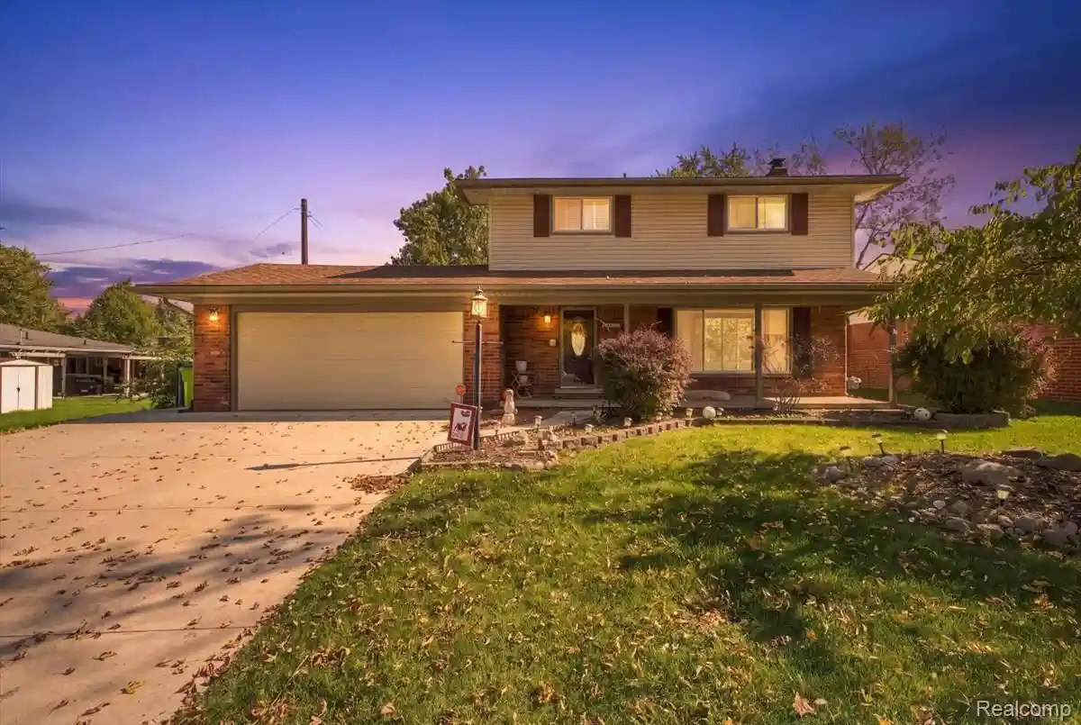Single family home for sale at 607 Ashburnham St, Auburn Hills, MI 48326 | MLS# 20261083228
