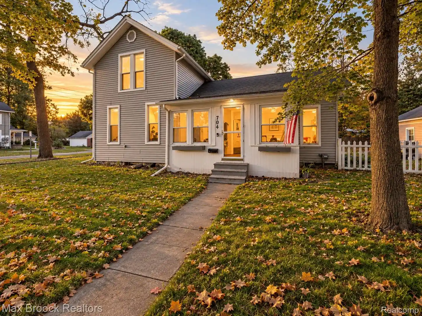 Photo 1 of Single family home for sale at 704 E Washington St, Howell, MI 48843 | MLS# 20261083238 | Listing updated on 2026-10-15