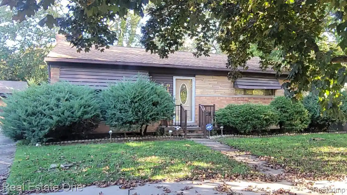 Photo 1 of Single family home for sale at 9195 Sarasota Ct, Redford, MI 48239 | MLS# 20261083253 | Listing updated on 2026-10-22