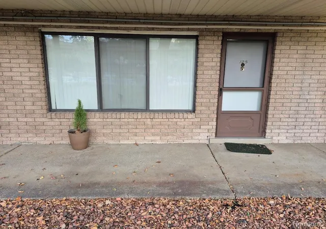 Photo 1 of Condo for sale at 995 N Cass Lake Rd #125, Waterford, MI 48328 | MLS# 20261083260 | Listing updated on 2026-10-29