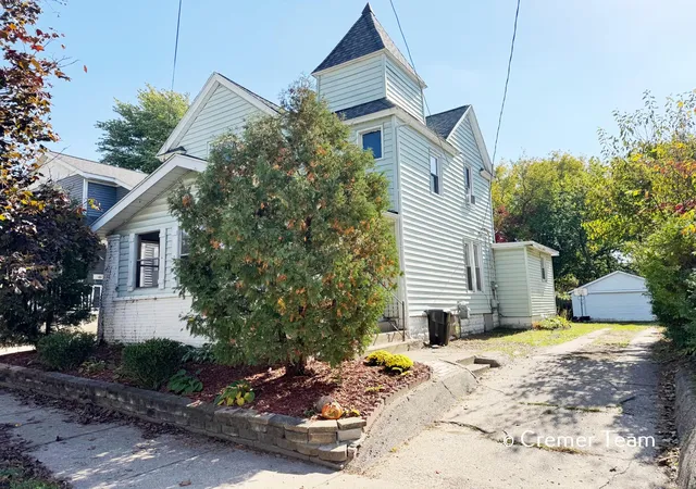 Photo 1 of Single family home for sale at 928 Worden St Se, Grand Rapids, MI 49507 | MLS# 65026054602 | Listing updated on 2026-10-28