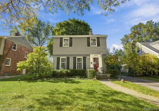 Photo 1 of Single family home for sale at 1527 N Blair Ave, Royal Oak, MI 48067 | MLS# 20261083295 | Listing updated on 2026-10-29