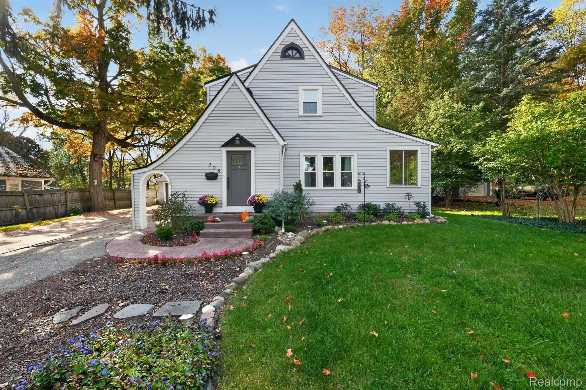 Photo 1 of Sale Pending at 208 E S Holly Rd, Fenton, MI 48430 | MLS# 20261083296 | Listing updated on 2026-10-24