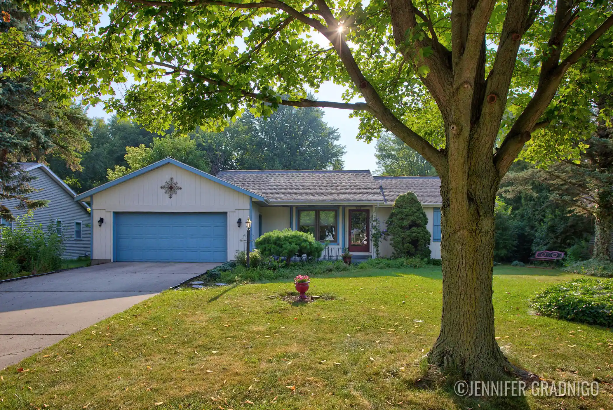 Photo 1 of Sale Pending at 909 Ottawa Ave, Holland, MI 49423 | MLS# 71026054610 | Listing updated on 2026-10-29