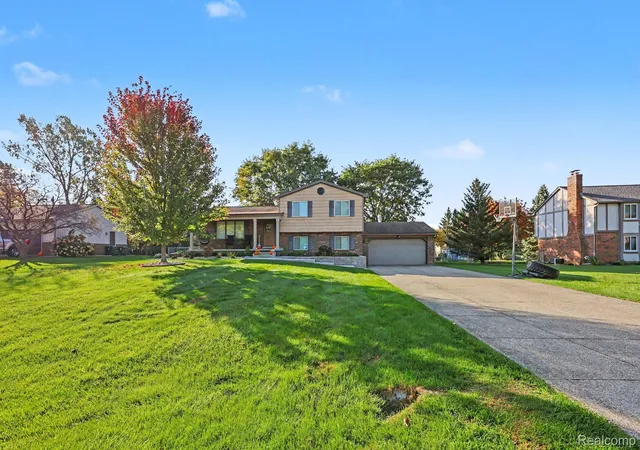 Photo 1 of Sale Pending at 272 Morgan Hl Dr, Lake Orion, MI 48360 | MLS# 20261083308 | Listing updated on 2026-10-29