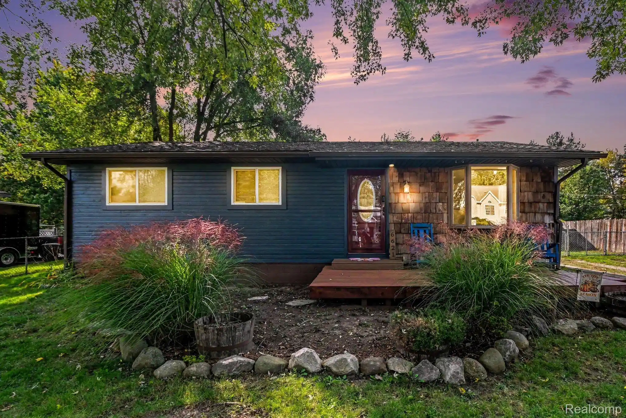 Photo 1 of Sale Pending at 6621 Doyon Dr S, Waterford, MI 48327 | MLS# 20261083322 | Listing updated on 2026-10-21