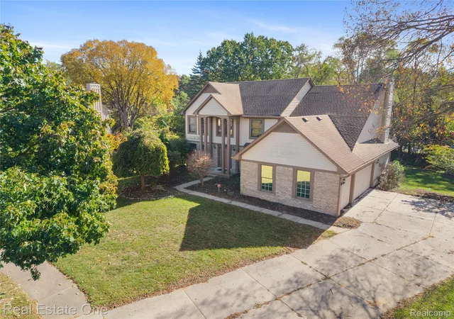 Photo 1 of Single family home for sale at 7411 Meadowcrest Ct, West Bloomfield, MI 48324 | MLS# 20261083326 | Listing updated on 2026-10-25