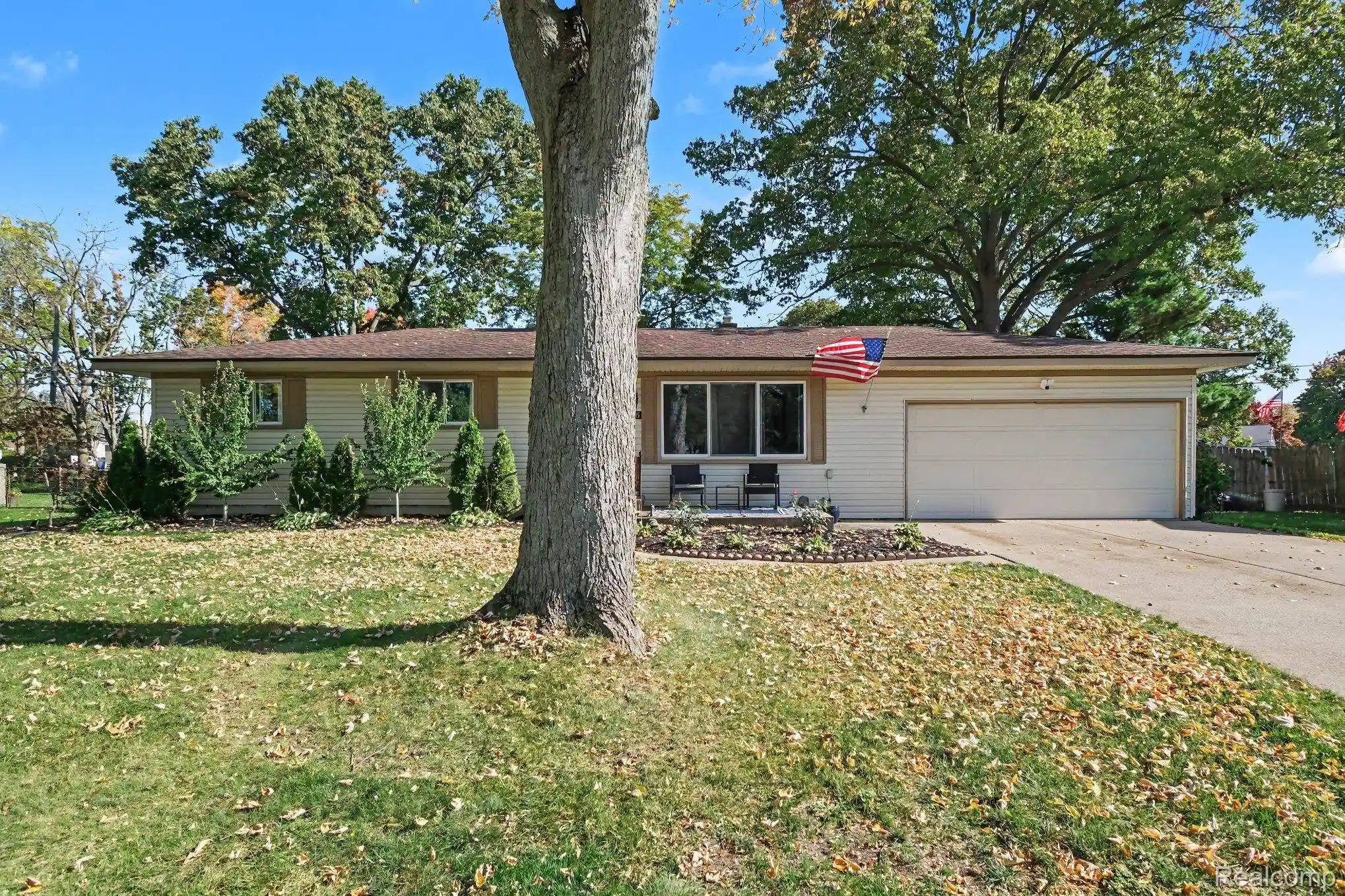 Photo 1 of Single family home for sale at 296 Hershey Blvd, Waterford, MI 48327 | MLS# 20261083340 | Listing updated on 2026-10-23