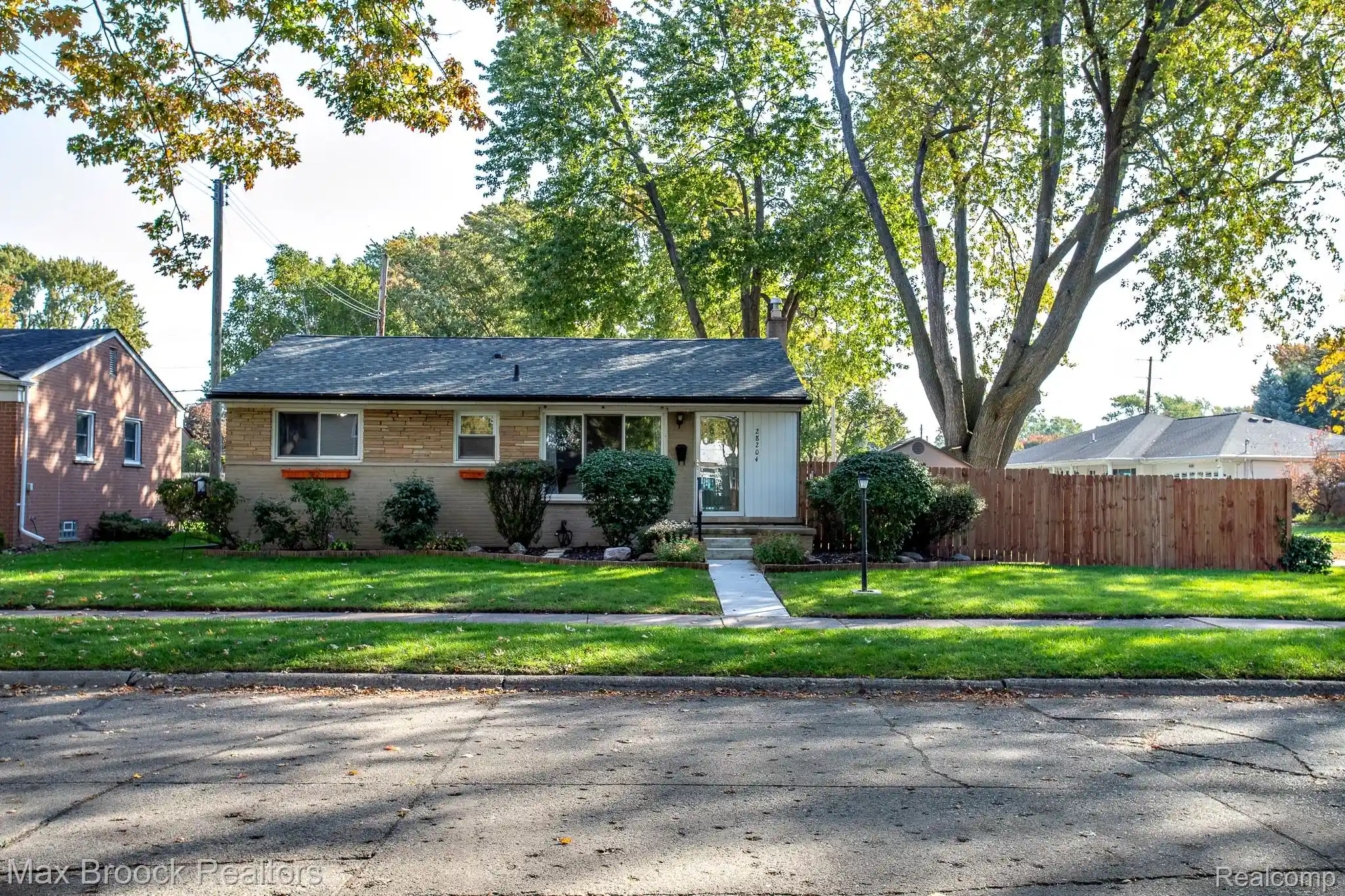 Photo 1 of Single family home for sale at 28204 Delton St, Madison Heights, MI 48071 | MLS# 20261083350 | Listing updated on 2026-10-31