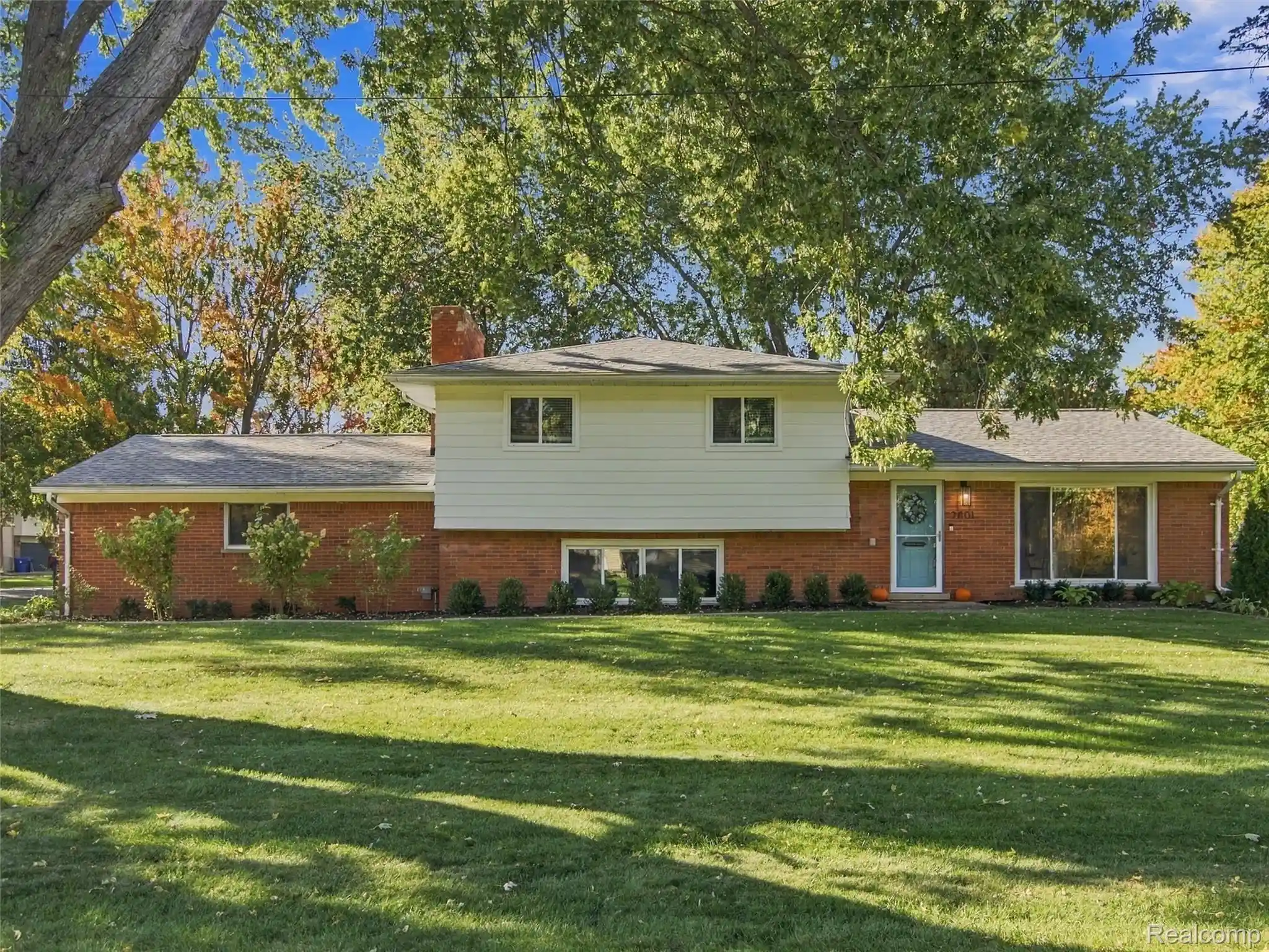 Photo 1 of Single family home for sale at 2801 Ironton Ave, Waterford, MI 48329 | MLS# 20261083362 | Listing updated on 2026-10-21