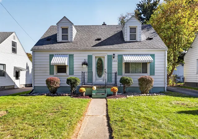 Photo 1 of Single family home for sale at 125 Ascot Ave, Waterford, MI 48328 | MLS# 20261083409 | Listing updated on 2026-10-30