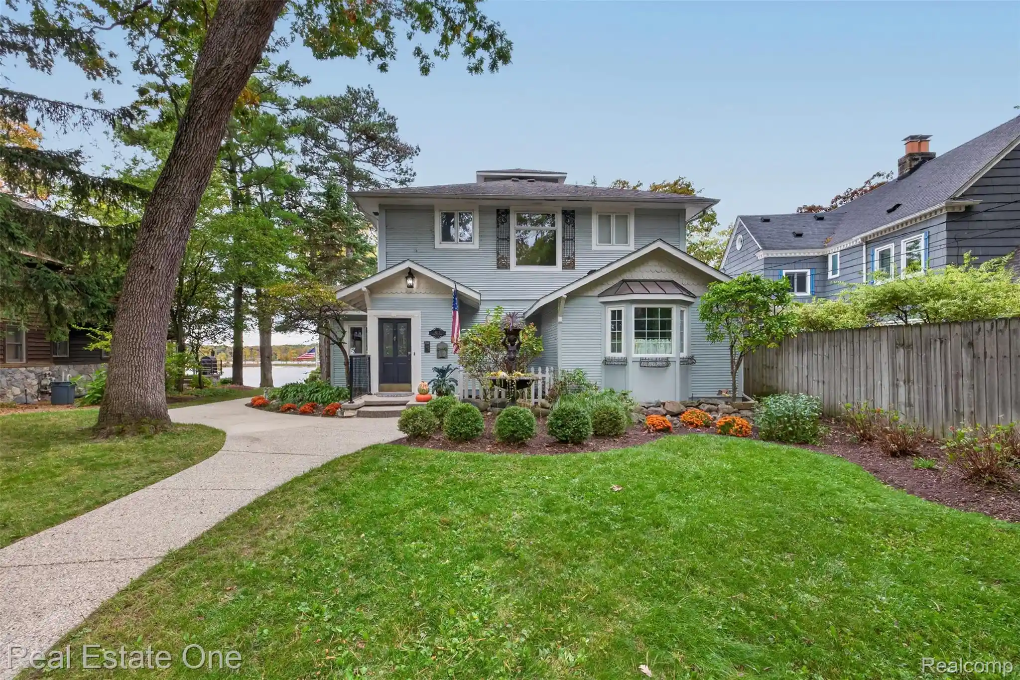 Photo 1 of Single family home for sale at 4123 Windiate Park Dr, Waterford, MI 48329 | MLS# 20261083415 | Listing updated on 2026-10-19