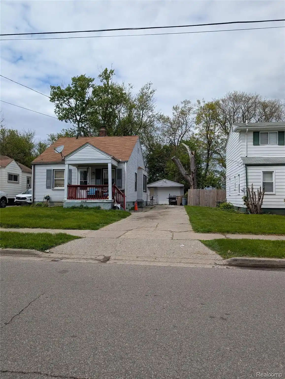 Photo 1 of Single family home for sale at 309 Michigan Ave, Pontiac, MI 48342 | MLS# 20261083429 | Listing updated on 2026-10-24