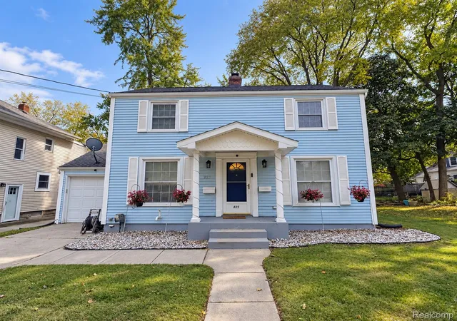 Photo 1 of Single family home for sale at 825 N Francis Ave, Lansing, MI 48912 | MLS# 20261083453 | Listing updated on 2026-10-29
