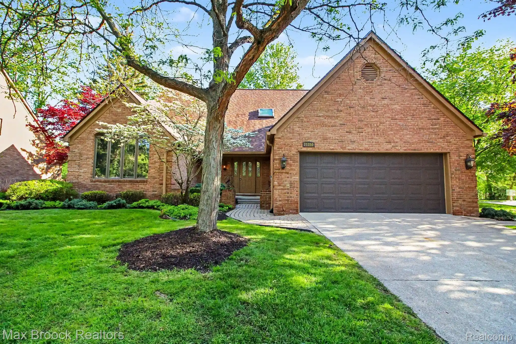 Listing Photo 1 - Condo for sale in 21850 Dover Ct located at 21850 Dover Ct, BeverlyHillsVillage_Oakland, MI 48025 - Unit 21850 Dover Ct