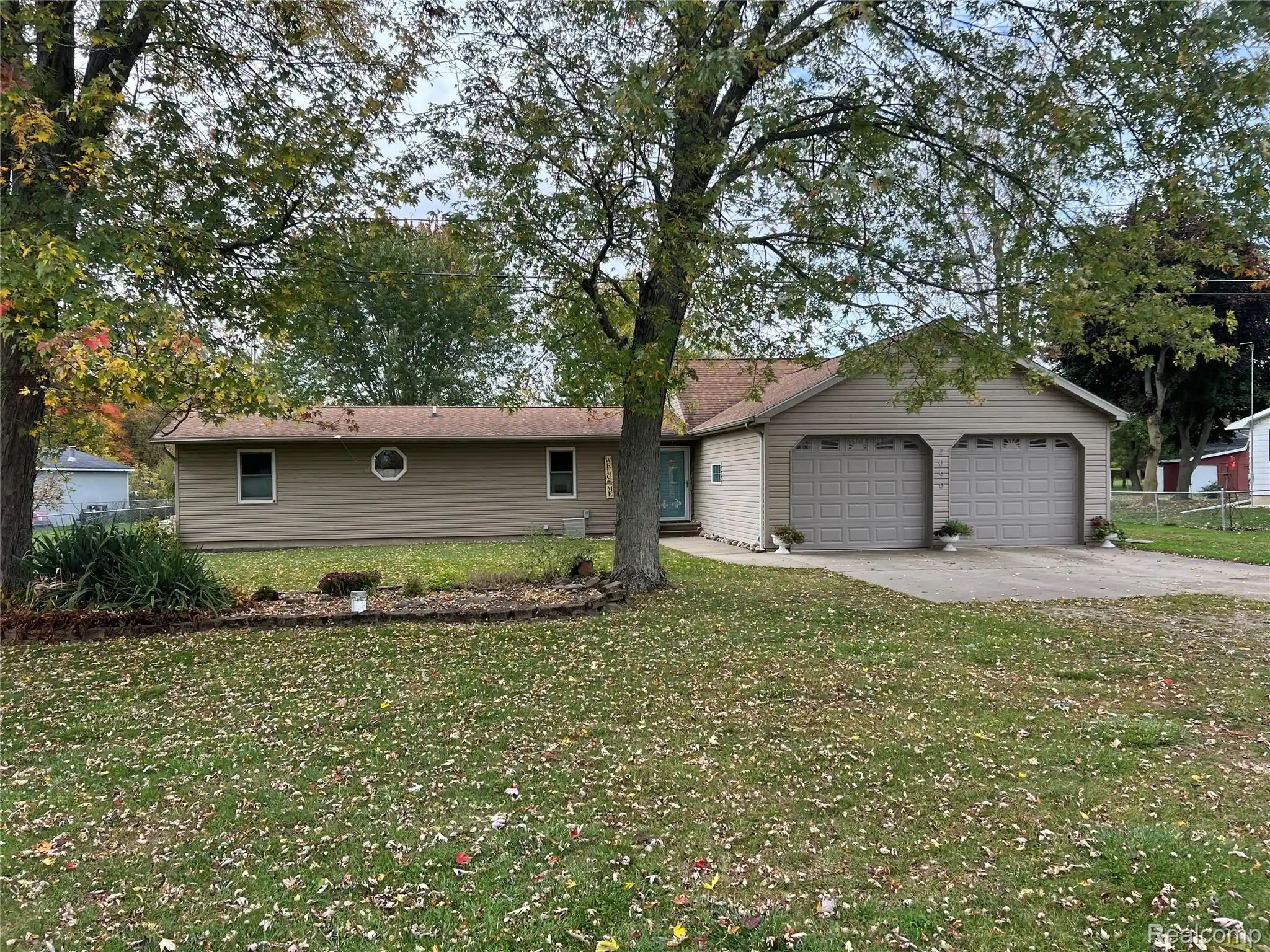 Photo 1 of Single family home for sale at 2090 Vandekarr Rd, Owosso, MI 48867 | MLS# 20261083525 | Listing updated on 2026-10-19