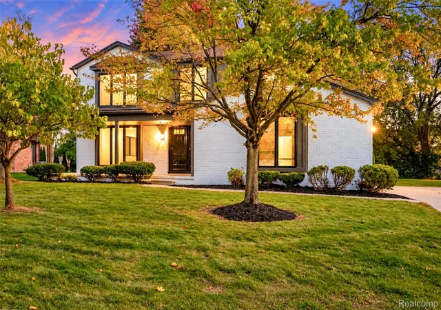 Photo 1 of Single family home for sale at 981 Keaton Dr, Troy, MI 48098 | MLS# 20261083541 | Listing updated on 2026-10-31