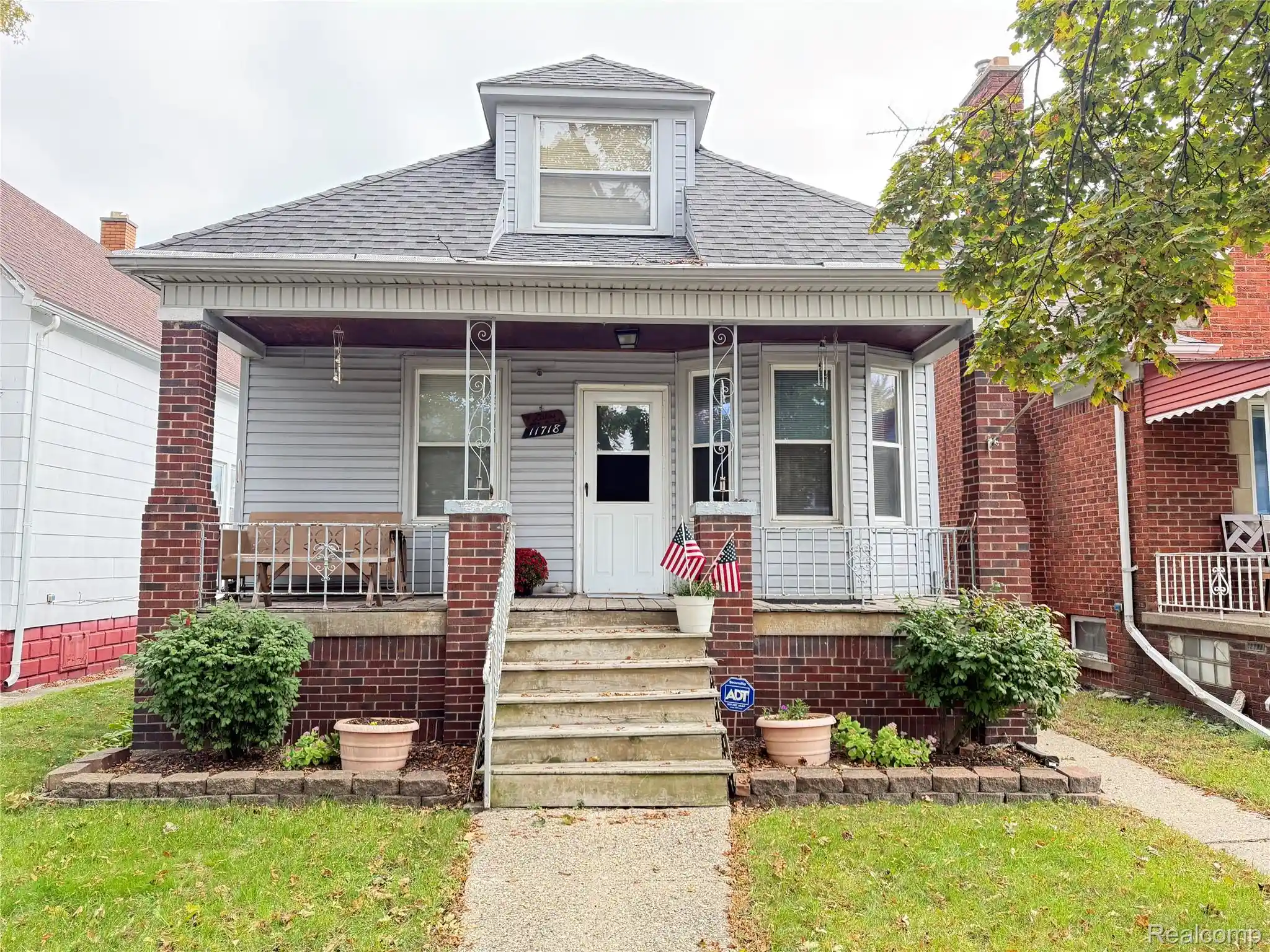 Photo 1 of Single family home for sale at 11718 Klinger St, Hamtramck, MI 48212 | MLS# 20261083548 | Listing updated on 2026-10-19