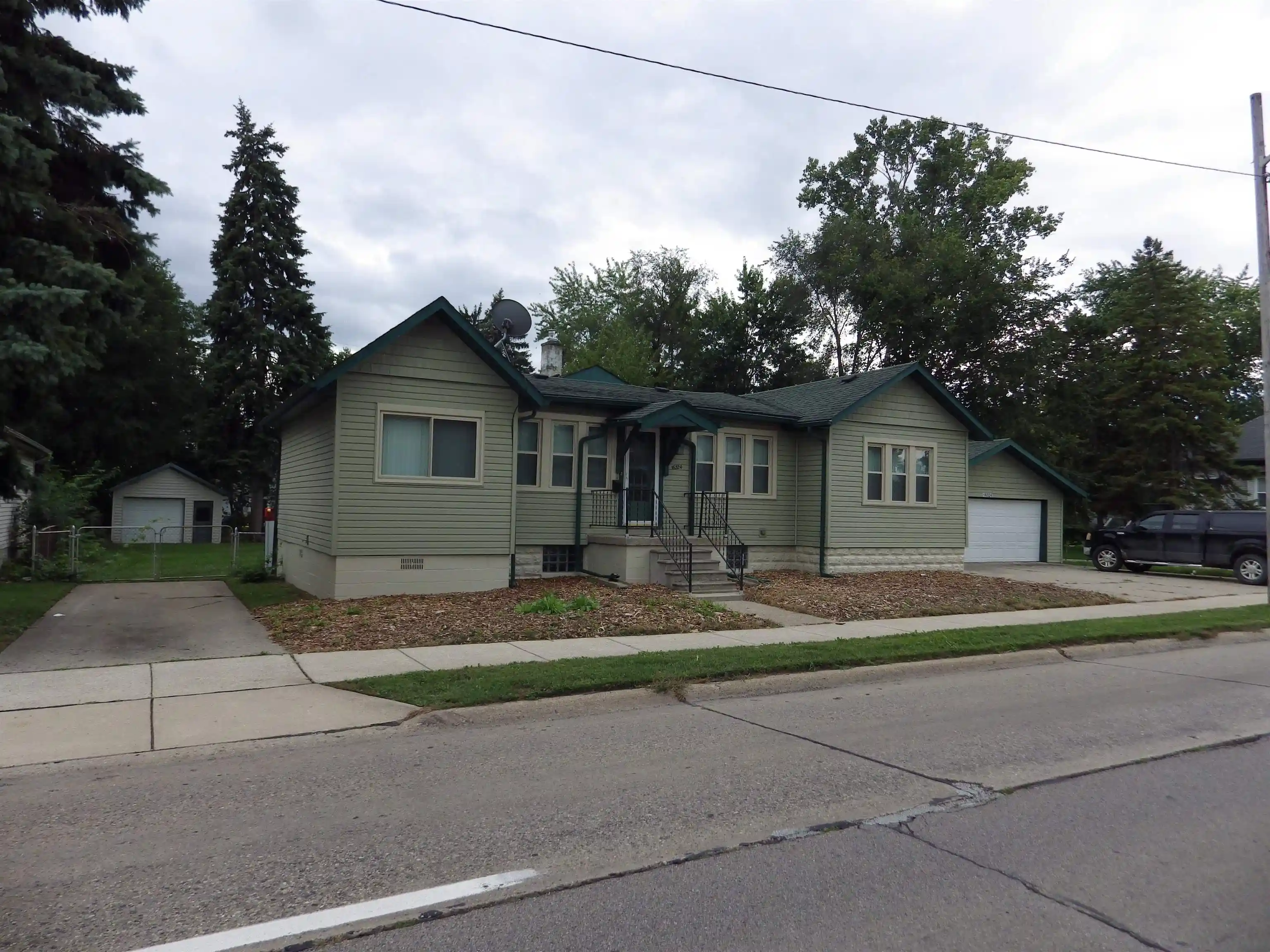 Photo 1 of Single family home for sale at 16324 E 10 Mile Rd, Eastpointe, MI 48021 | MLS# 58050224892 | Listing updated on 2026-10-14
