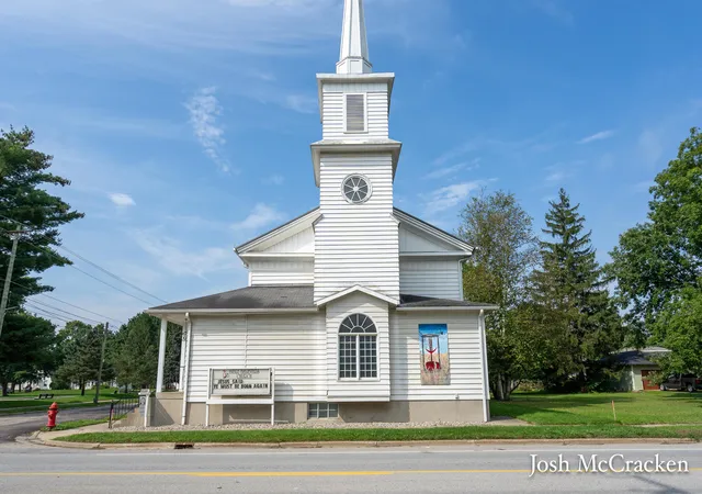 Listing Photo 1 - Condo for sale in building located at 404 N Hudson St SE, Lowell, MI 49331