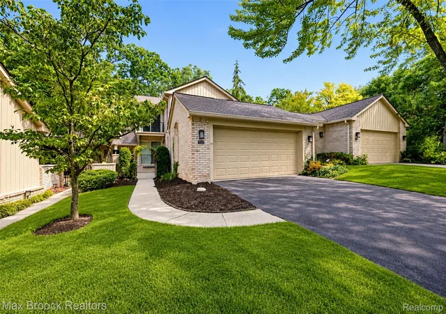 Photo 1 of Condo for sale at 1131 Hillpointe Cir, Bloomfield Hills, MI 48304 | MLS# 20261083574 | Listing updated on 2026-10-30