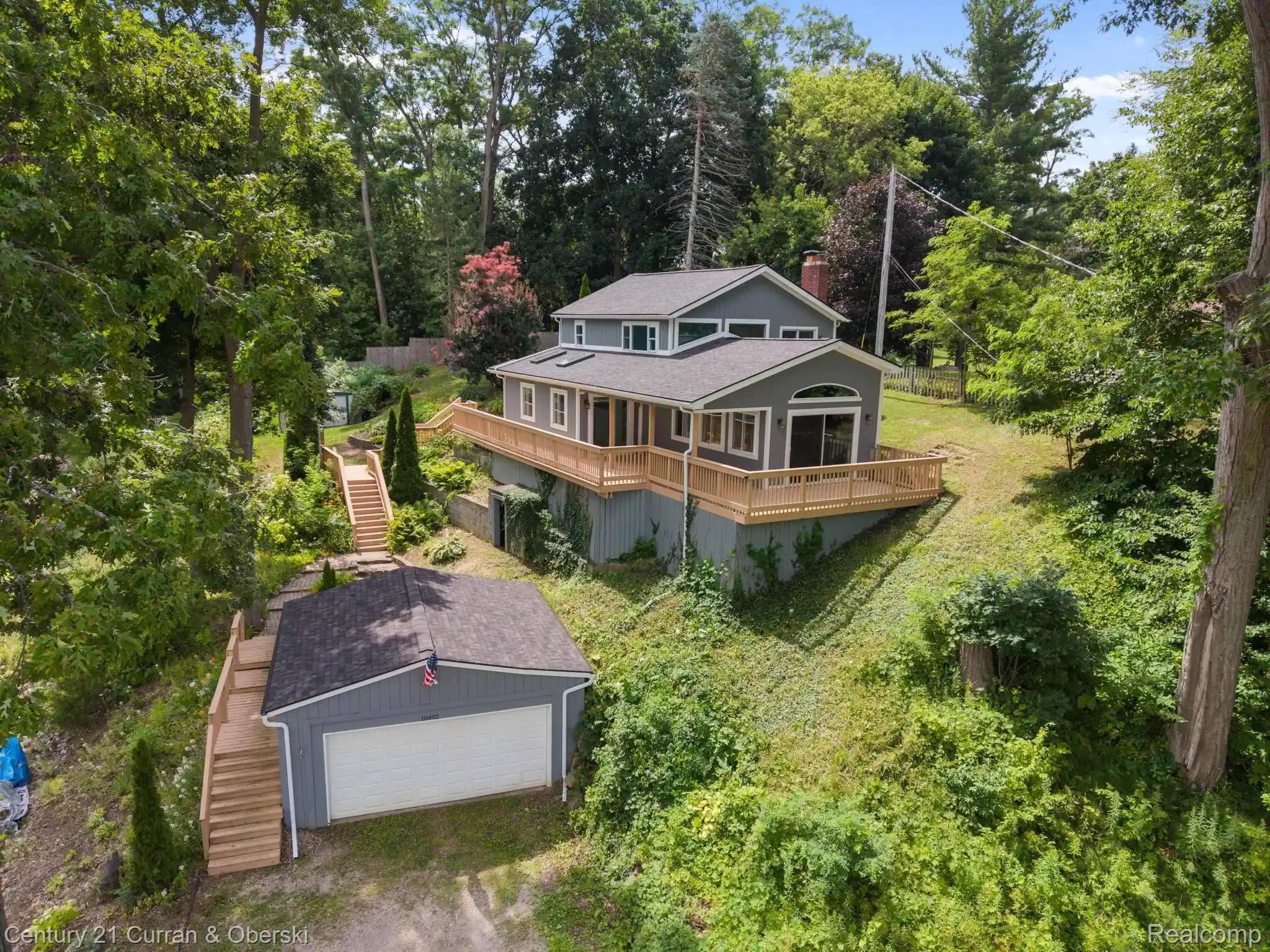 Photo 1 of Single family home for sale at 10492 Lake Shore Dr, Fenton, MI 48430 | MLS# 20261083582 | Listing updated on 2026-10-18