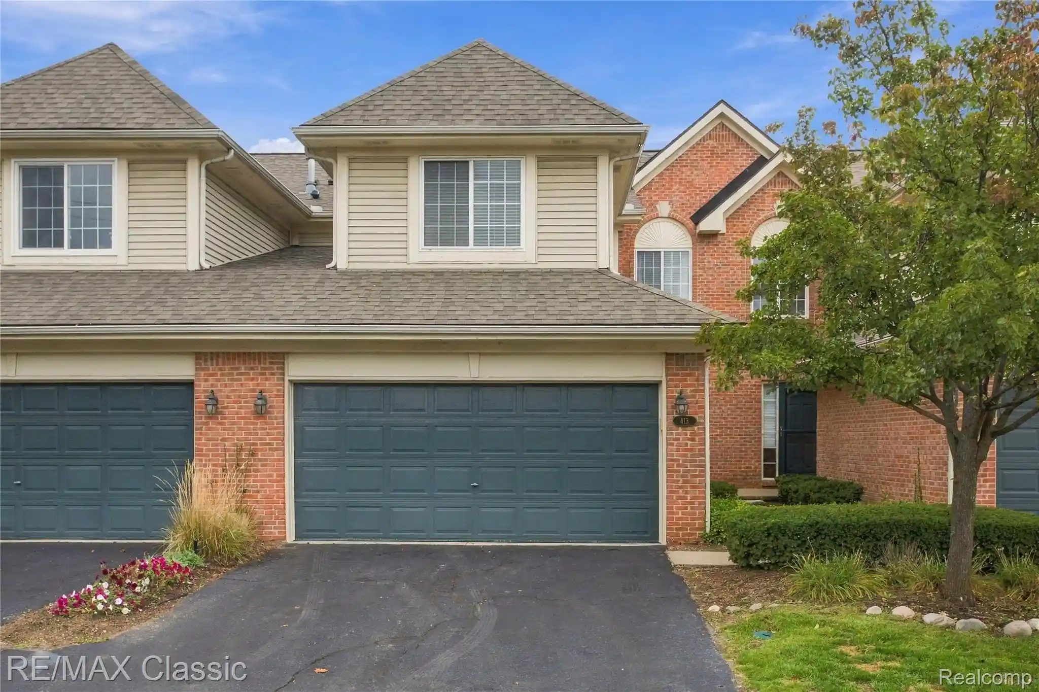 Listing Photo 1 - Condo for sale in 413 N James Cir located at 413 N James Cir, Royal Oak, MI 48168 - Unit #67